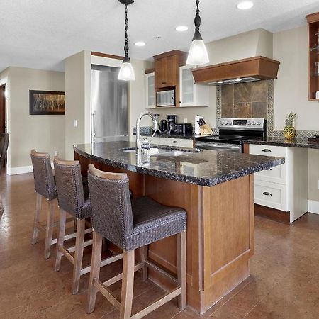 Sunset Ridge - Luxurious Corner Condo - Spectacular Mt Views With Open Pool! Canmore Eksteriør billede
