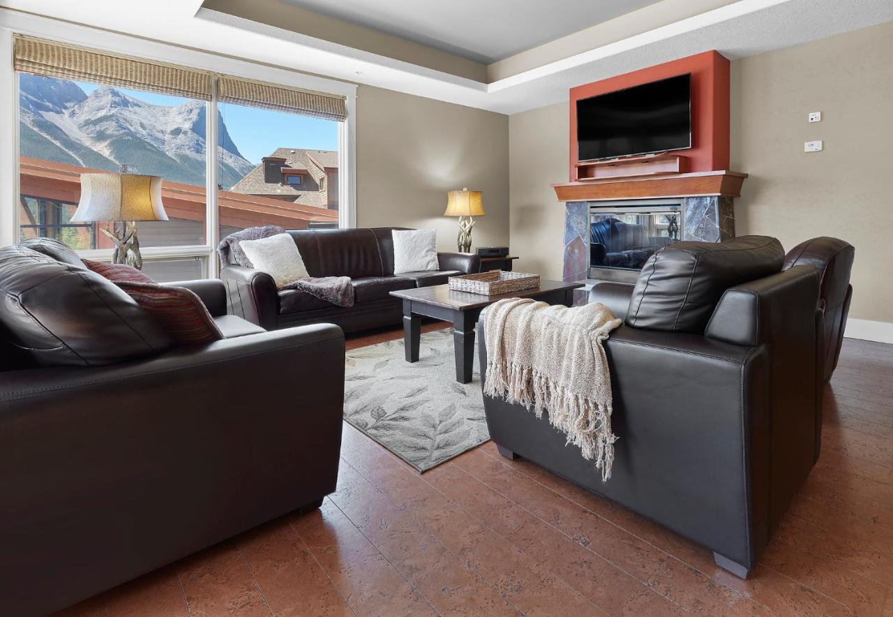Sunset Ridge - Luxurious Corner Condo - Spectacular Mt Views With Open Pool! Canmore Eksteriør billede