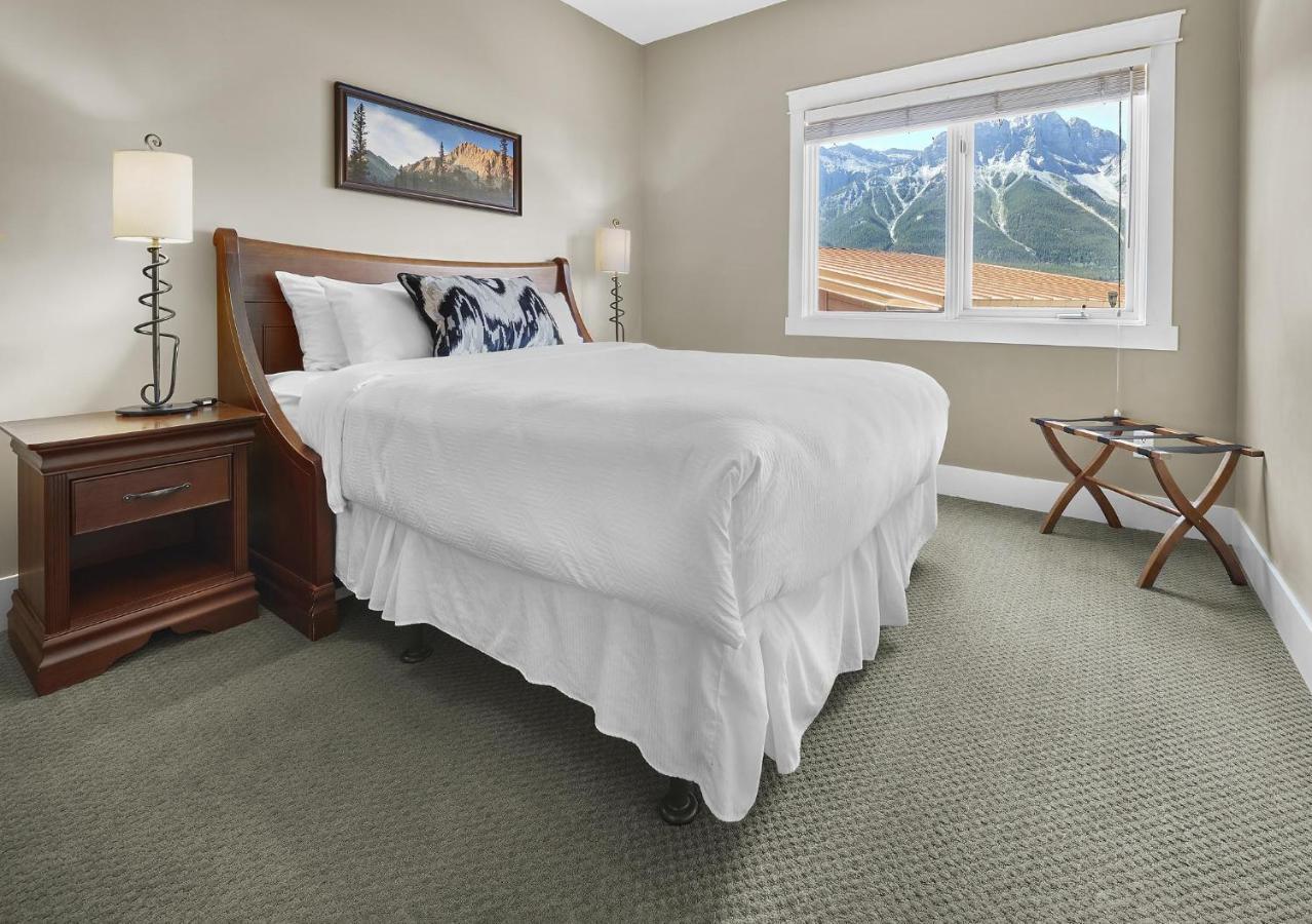 Sunset Ridge - Luxurious Corner Condo - Spectacular Mt Views With Open Pool! Canmore Eksteriør billede