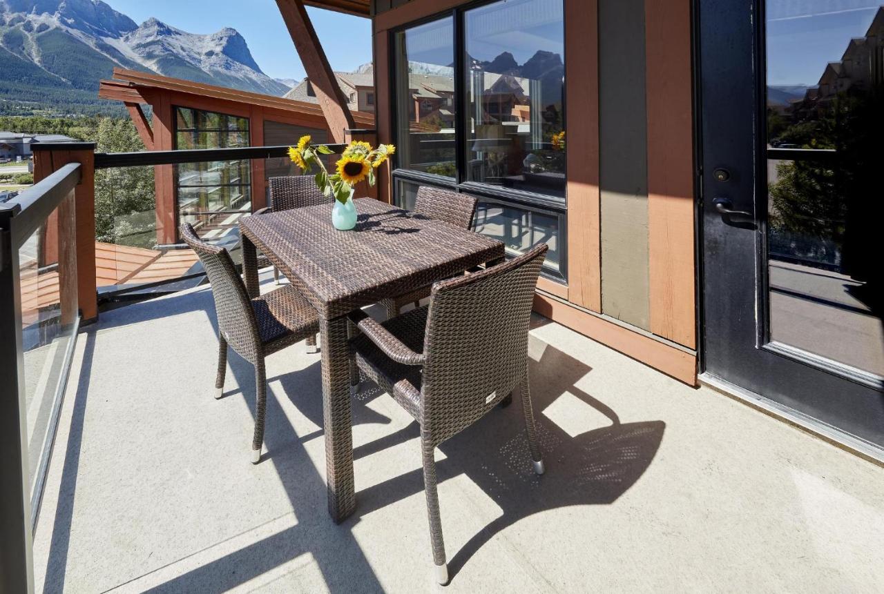 Sunset Ridge - Luxurious Corner Condo - Spectacular Mt Views With Open Pool! Canmore Eksteriør billede