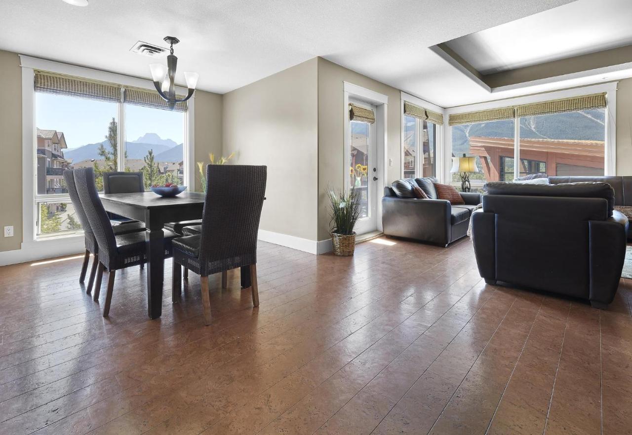Sunset Ridge - Luxurious Corner Condo - Spectacular Mt Views With Open Pool! Canmore Eksteriør billede
