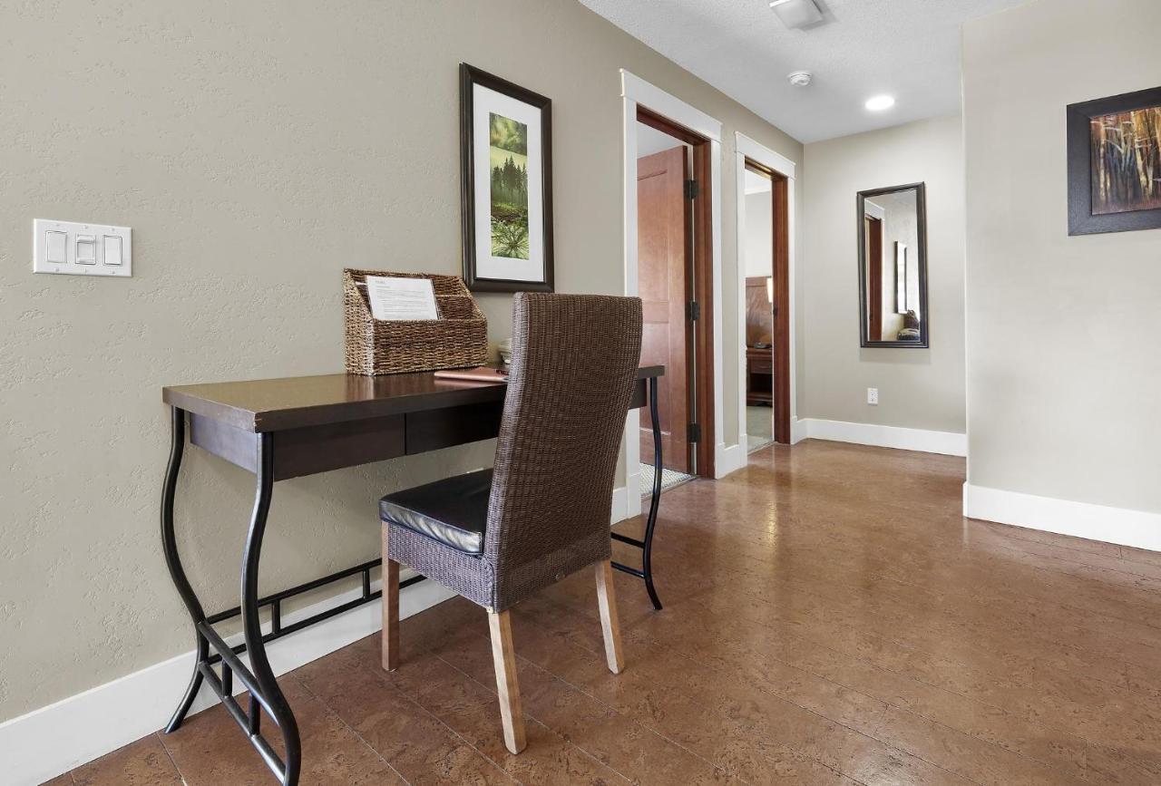 Sunset Ridge - Luxurious Corner Condo - Spectacular Mt Views With Open Pool! Canmore Eksteriør billede