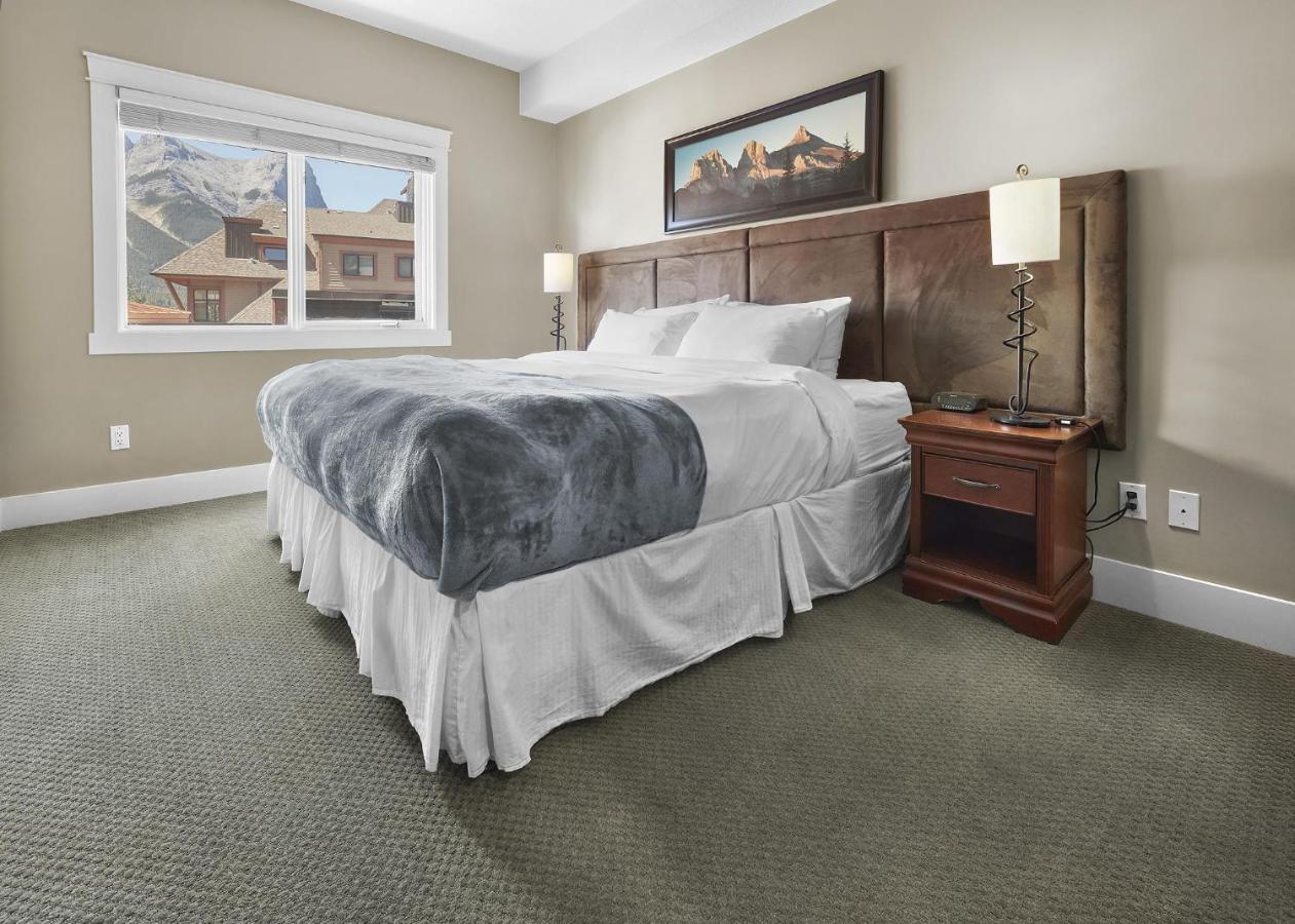 Sunset Ridge - Luxurious Corner Condo - Spectacular Mt Views With Open Pool! Canmore Eksteriør billede