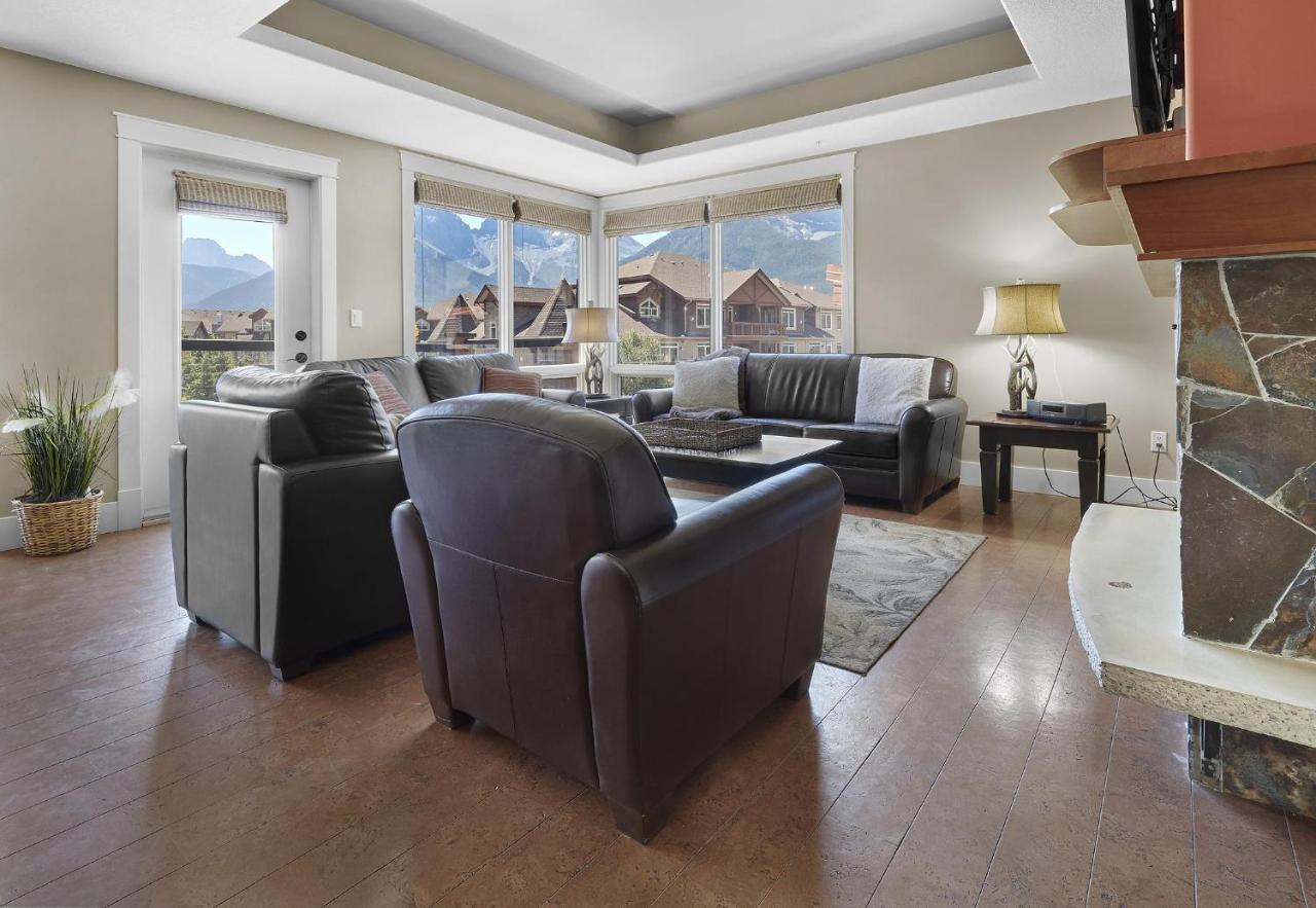 Sunset Ridge - Luxurious Corner Condo - Spectacular Mt Views With Open Pool! Canmore Eksteriør billede